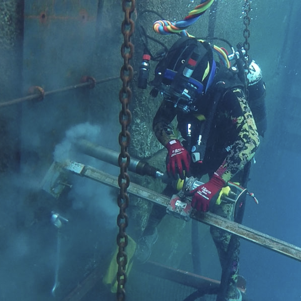 Instalación y Mantenimiento de Equipos Submarinos